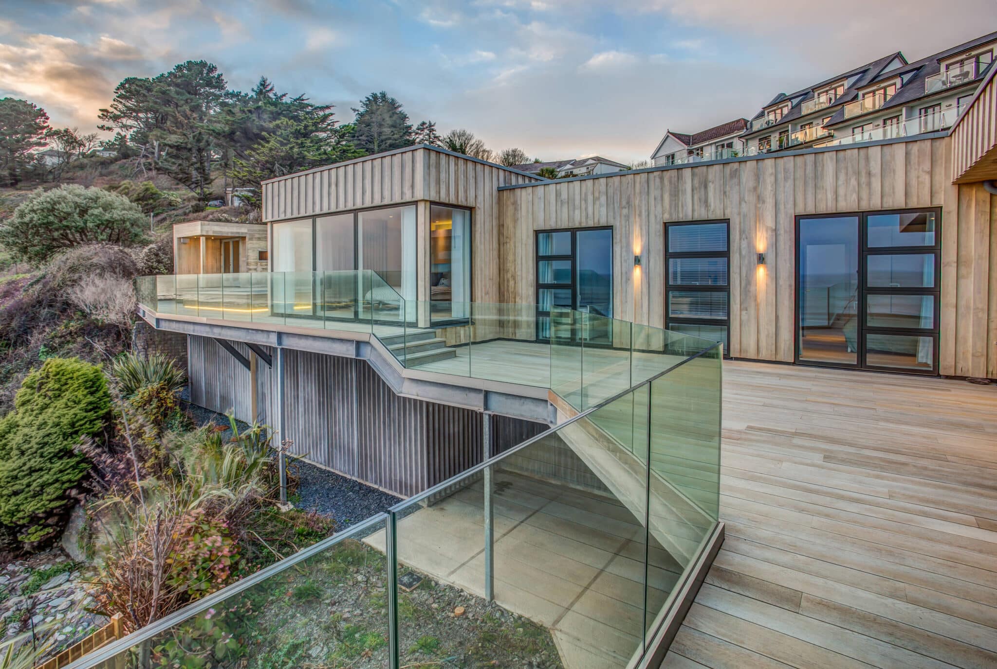 Kustwoning met terras op verschillende niveaus