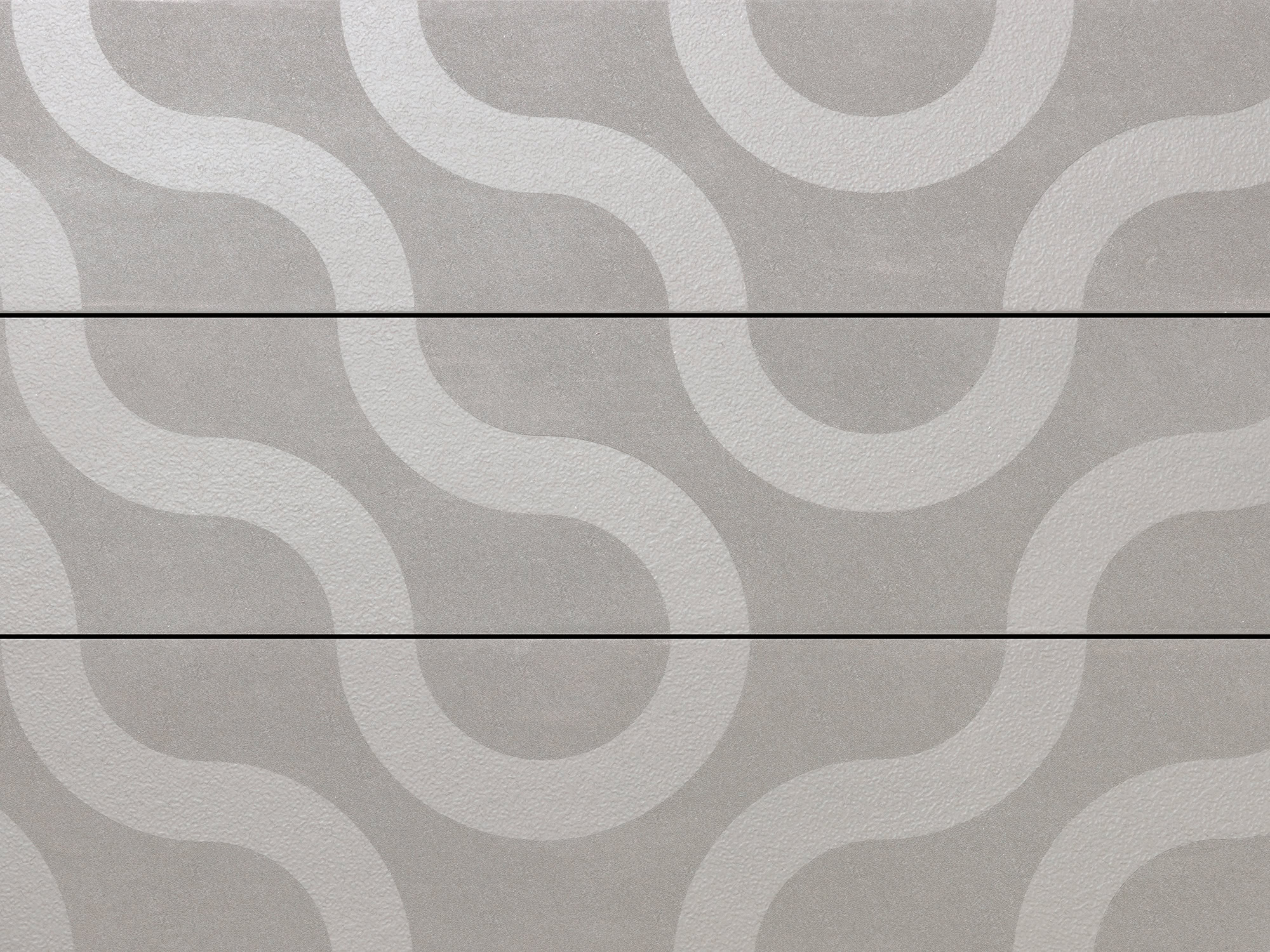 Millboard Modello Contour in Smoked Oak: detail van het vloeiende patroon over drie plankdelen
