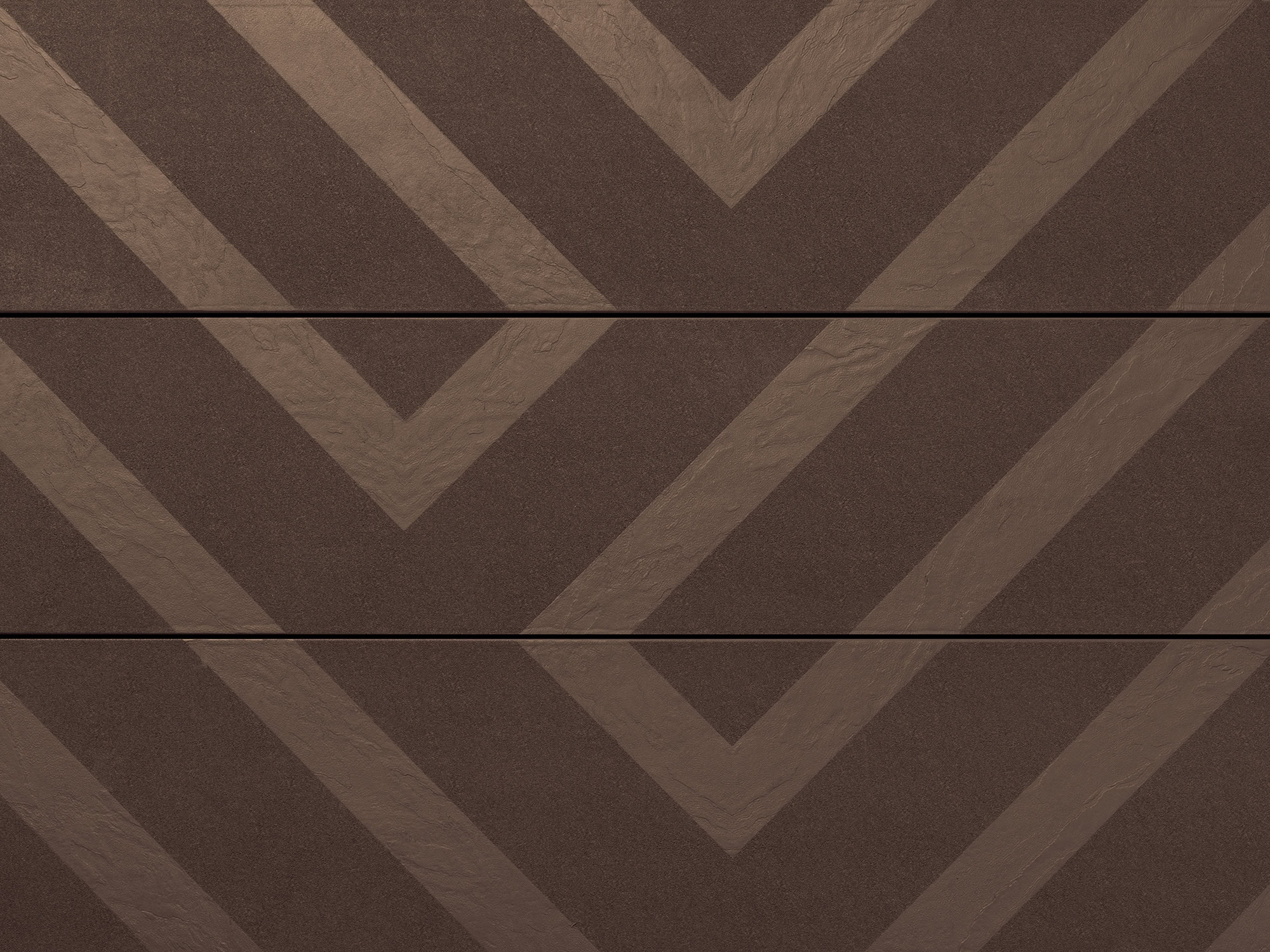 Millboard Modello Linear in Antique Oak: detail van het geometrische patroon over drie plankdelen