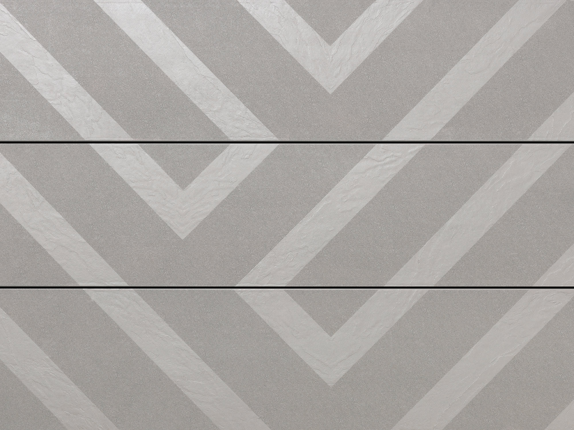 Millboard Modello Linear in Smoked Oak: detail van het geometrische patroon over drie plankdelen