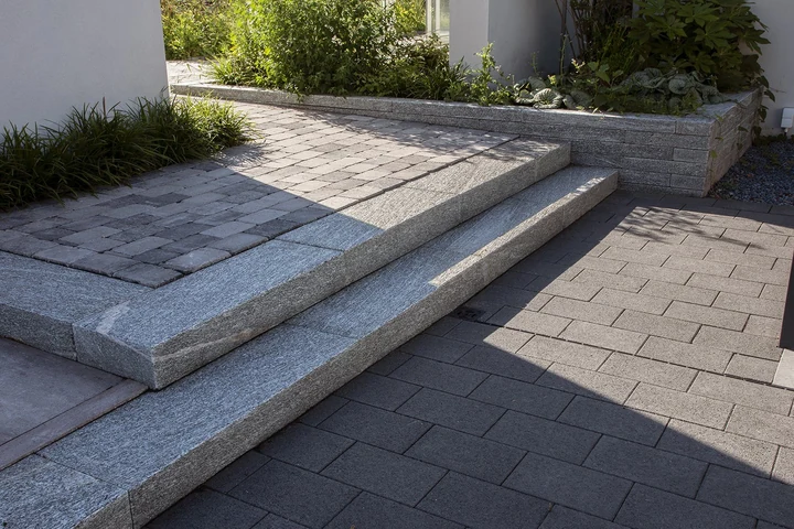 Traptrede Graniet Lichtgrijs Piazzo Linea