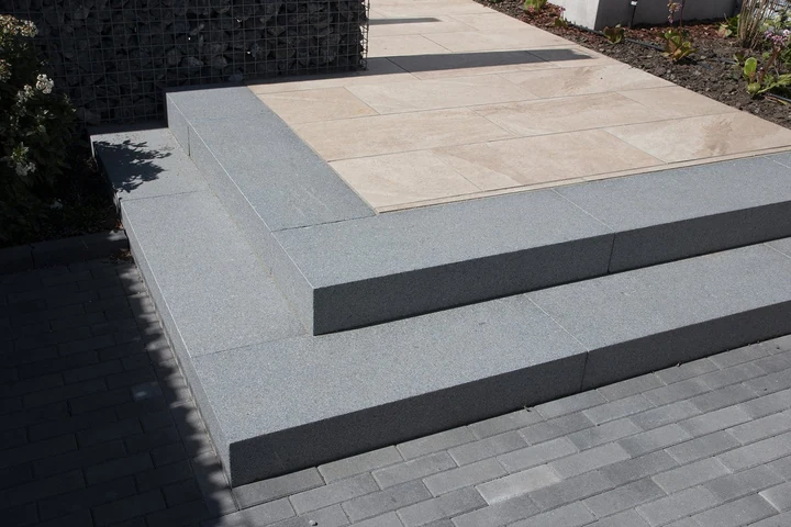 Traptrede Graniet Lichtgrijs Piazzo Linea