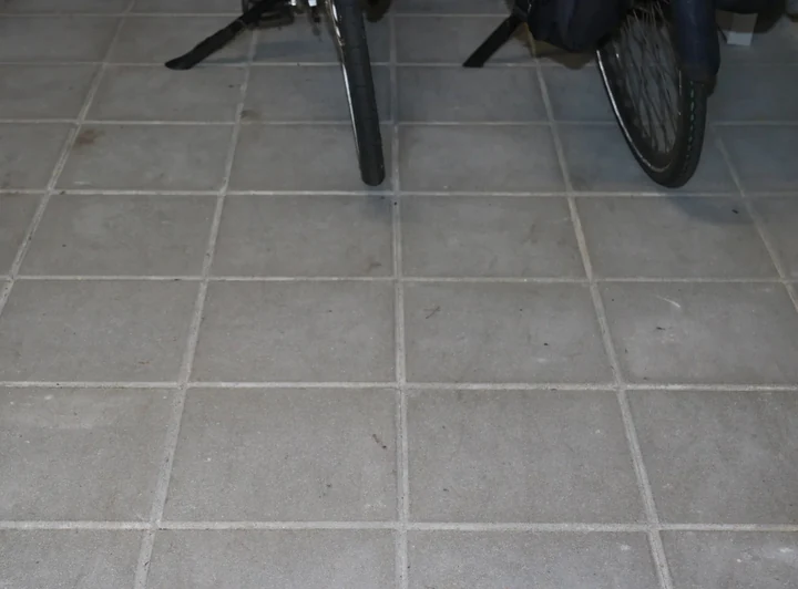 Tegel 30x30x4,5 facet HK grijs klein pakket 30x30x4,5cm Grijs