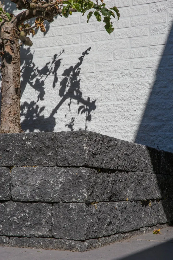 Wallblock Tumble 30x12x12cm Antraciet