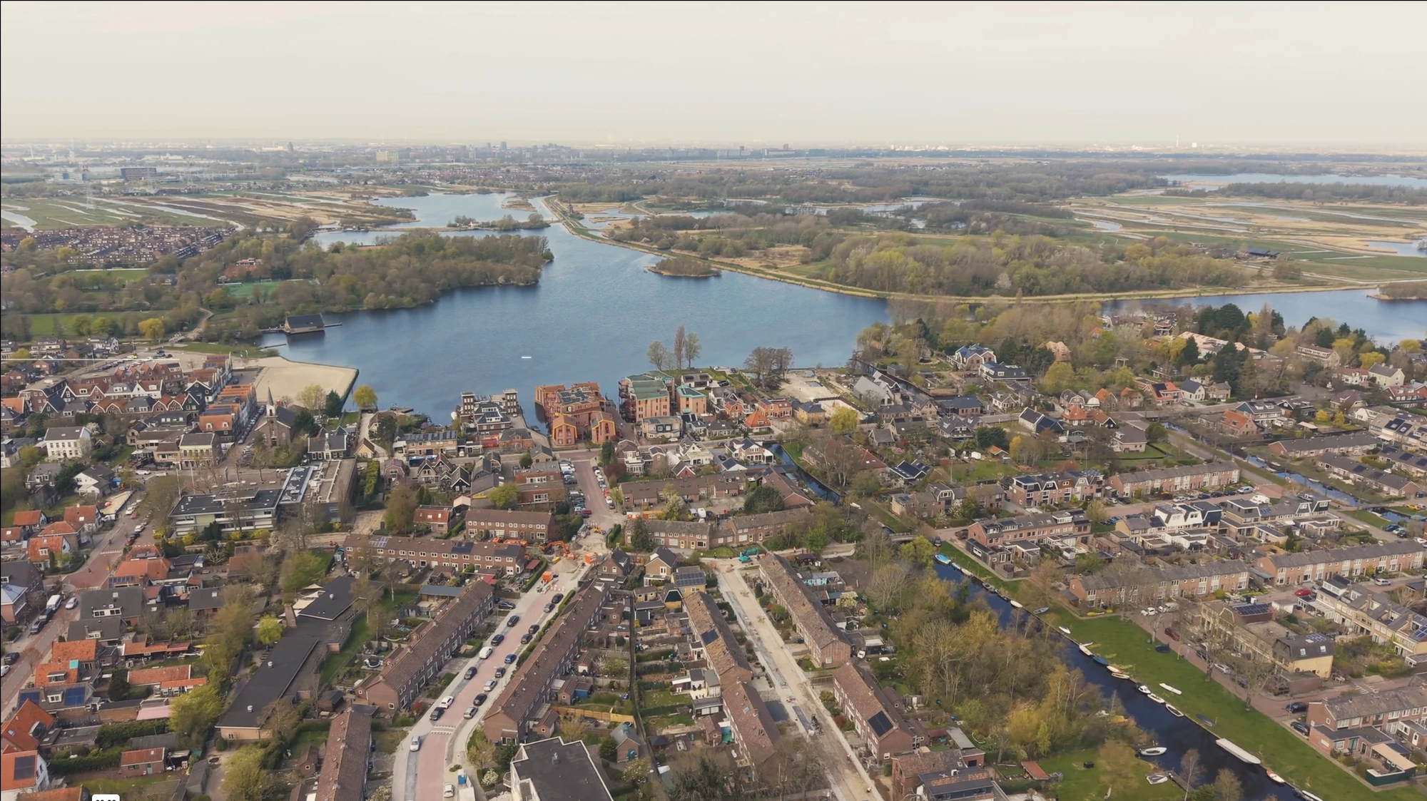 Luchtbeeld van de woonomgeving op de bronpagina van Landsmeer